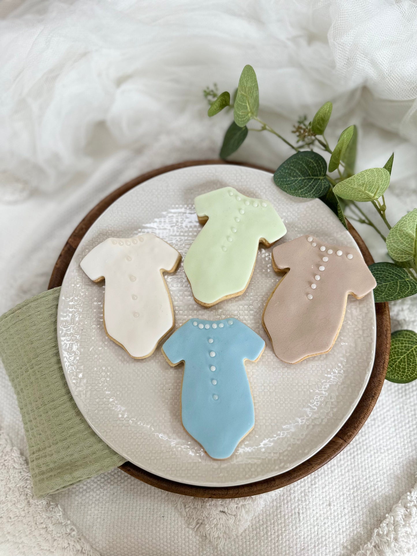 Baby Grow biscuits/ Gender Reveal biscuits / new baby biscuits / oh baby biscuits / pink and blue biscuit favours