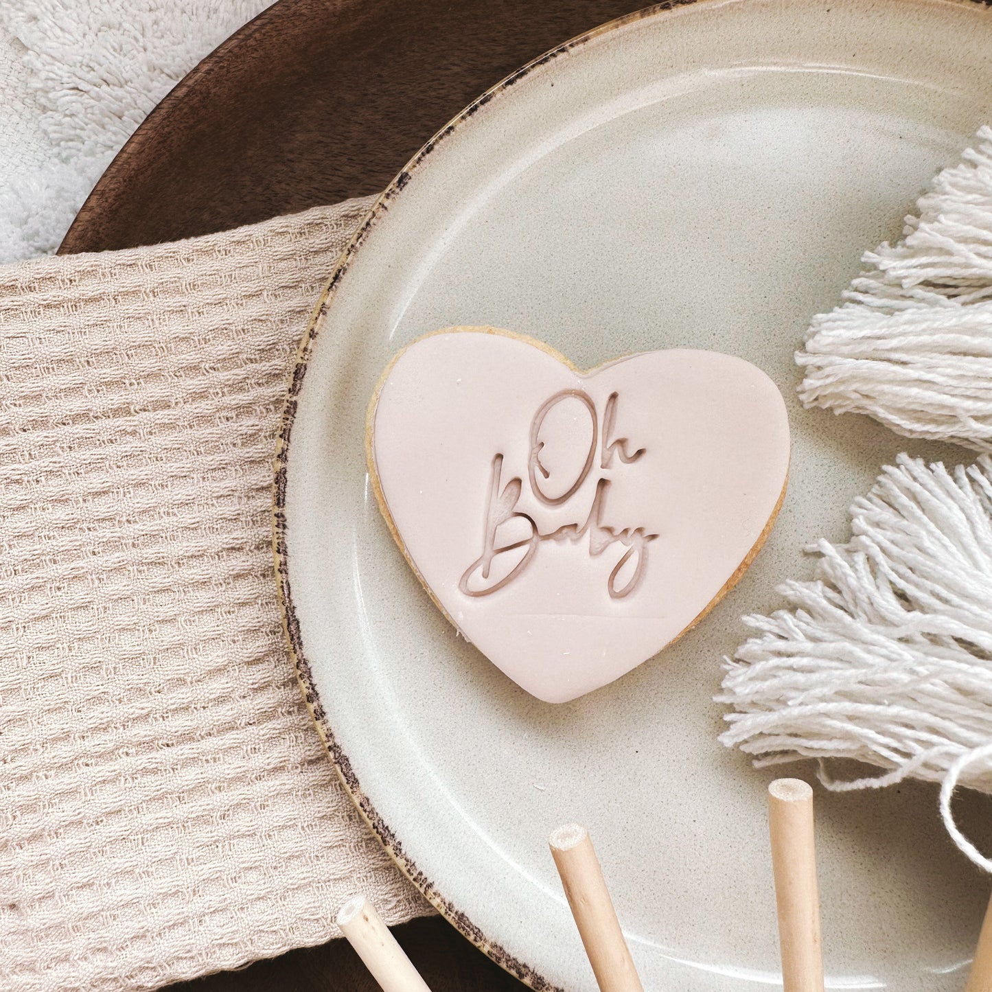 Neutral Baby Shower / Oh baby biscuits / baby shower / new baby gift / party favours / mum to be / baby shower ideas /baby shower cookies