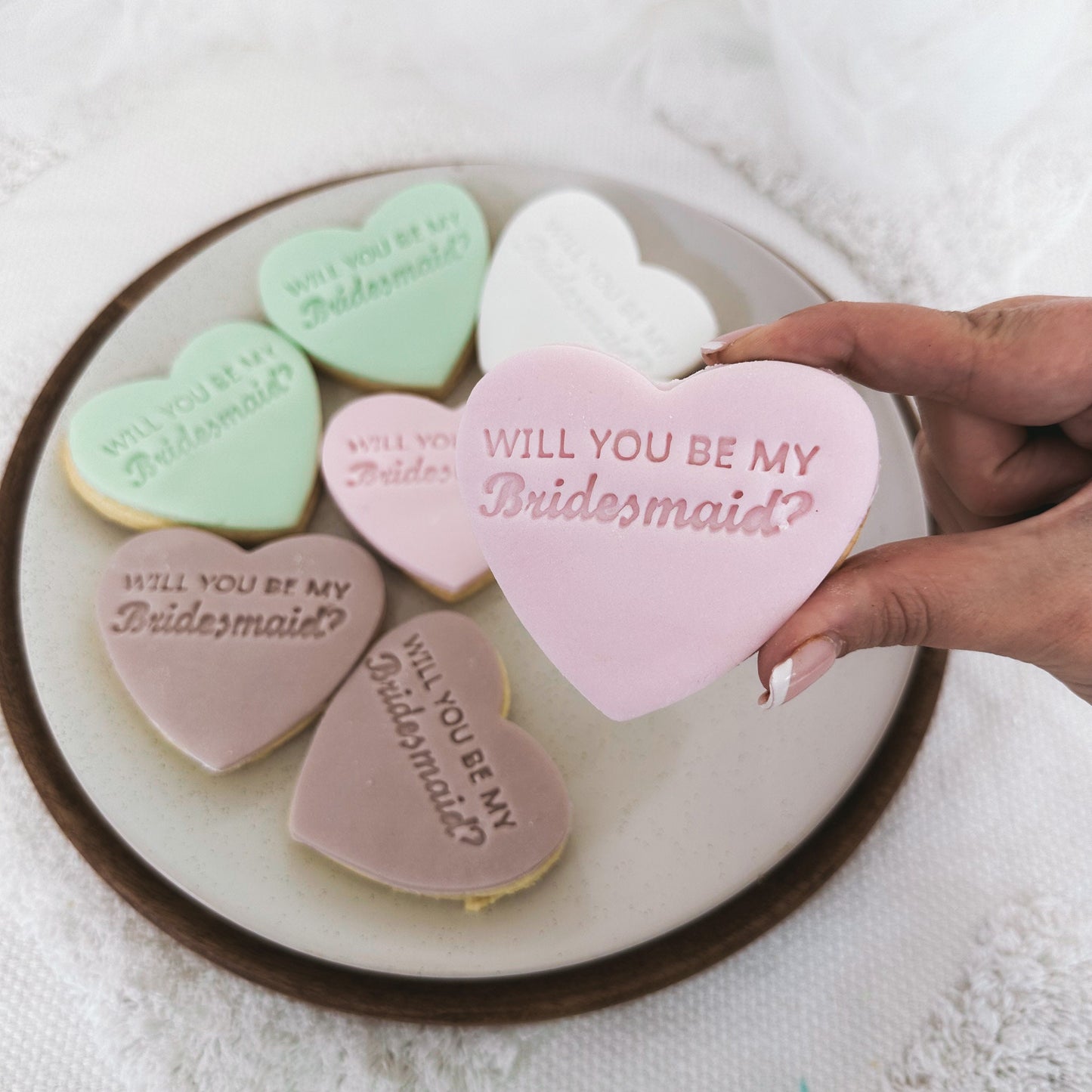 bridesmaid proposal|will you be my bridesmaid?|maid of honour|bridesmaid gifts|Bridesmaid proposal cookies|personalised biscuits
