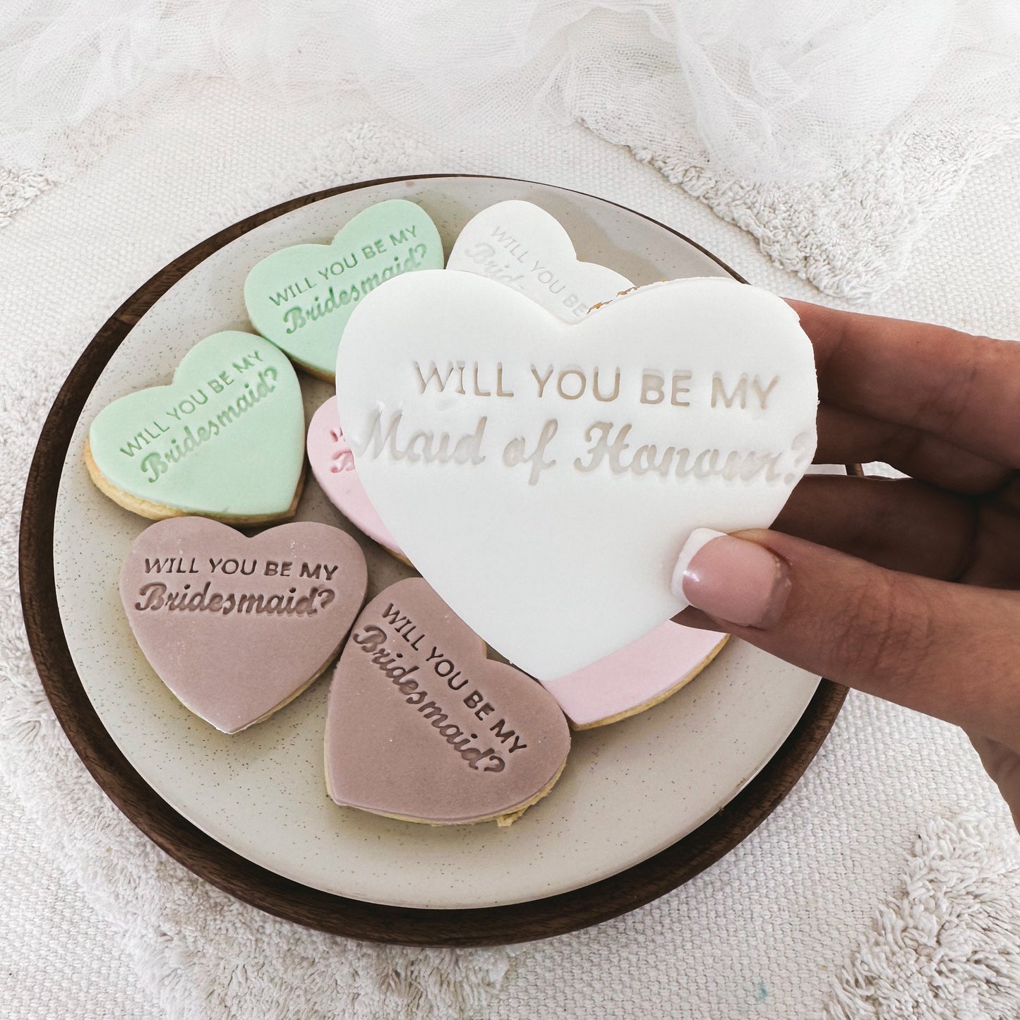 bridesmaid proposal|will you be my bridesmaid?|maid of honour|bridesmaid gifts|Bridesmaid proposal cookies|personalised biscuits