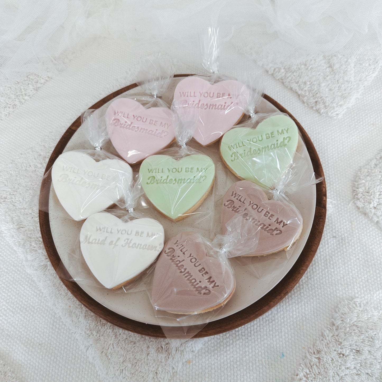 bridesmaid proposal|will you be my bridesmaid?|maid of honour|bridesmaid gifts|Bridesmaid proposal cookies|personalised biscuits