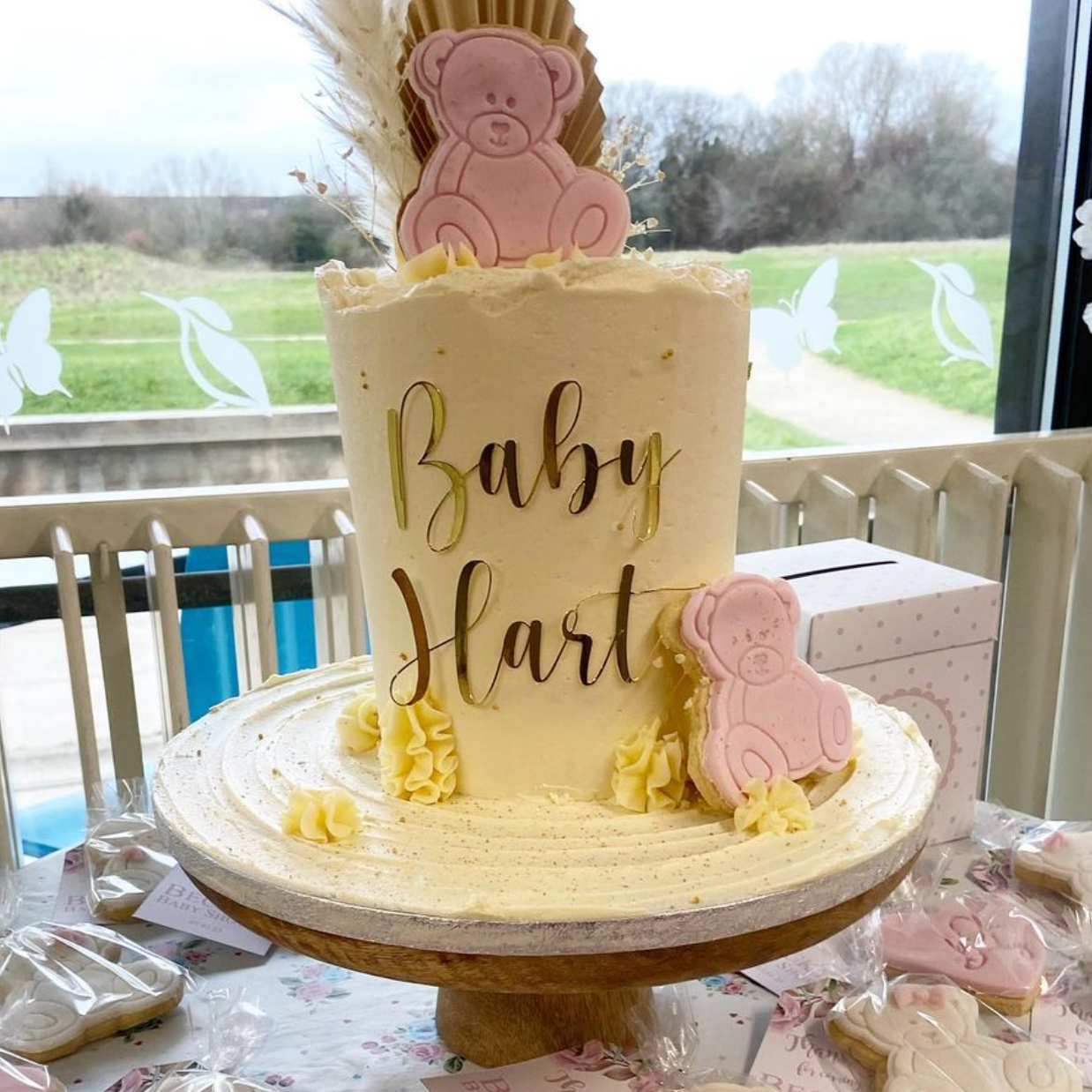 Handmade Personalised Cakesickles – bakedbyallinaltd