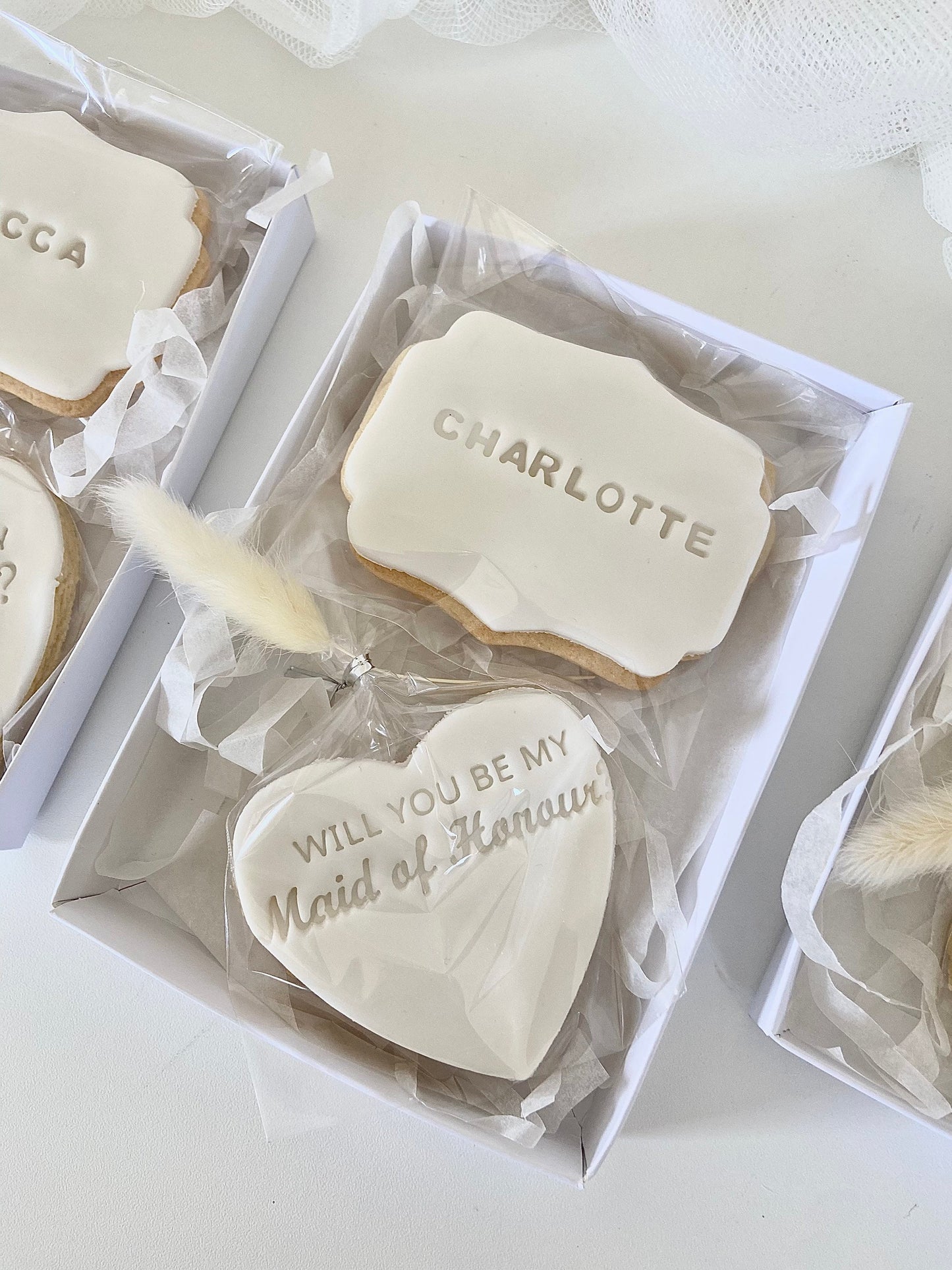 bridesmaid proposal|will you be my bridesmaid?|maid of honour|bridesmaid gifts|Bridesmaid proposal cookies|personalised biscuits