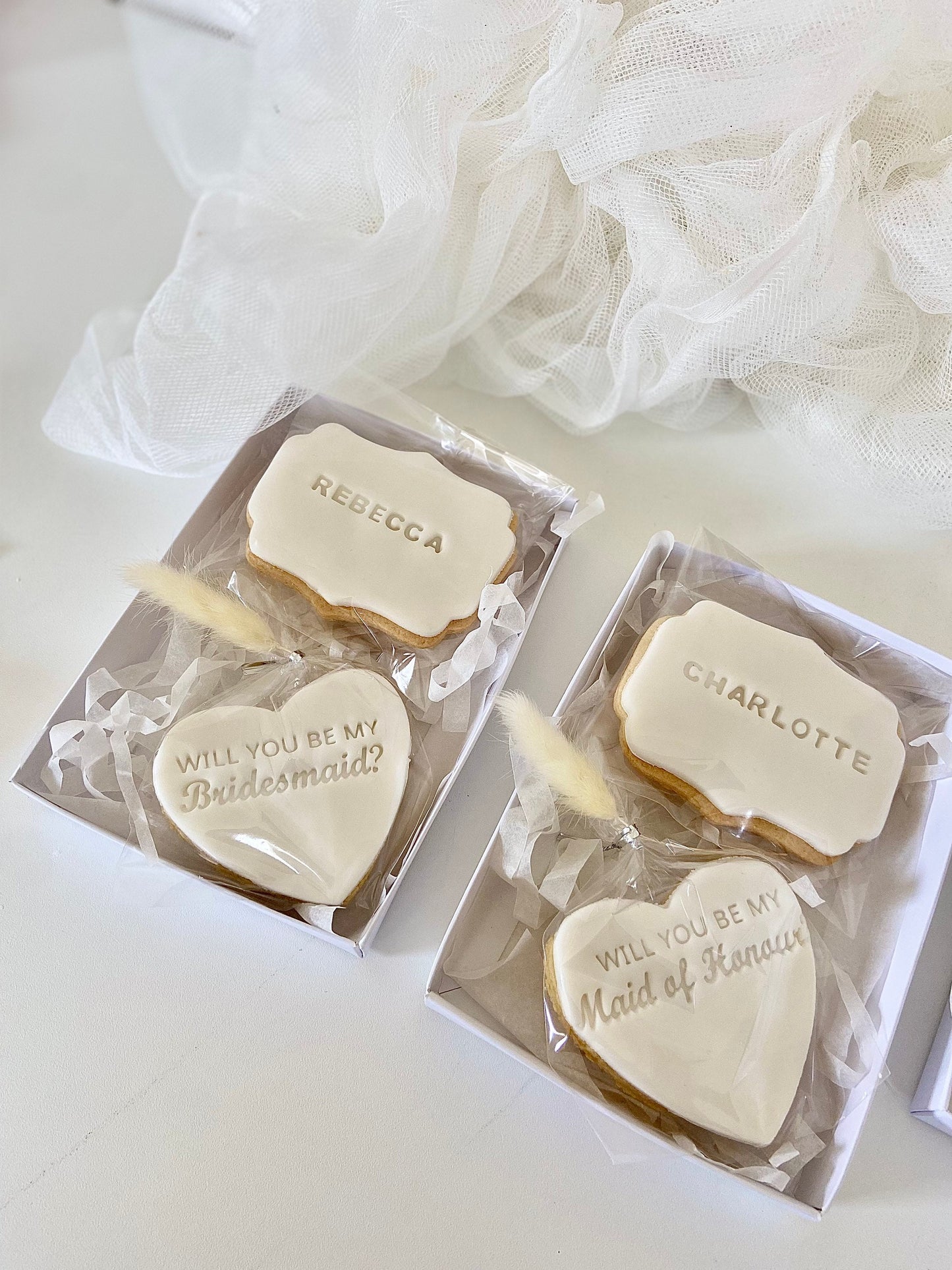bridesmaid proposal|will you be my bridesmaid?|maid of honour|bridesmaid gifts|Bridesmaid proposal cookies|personalised biscuits