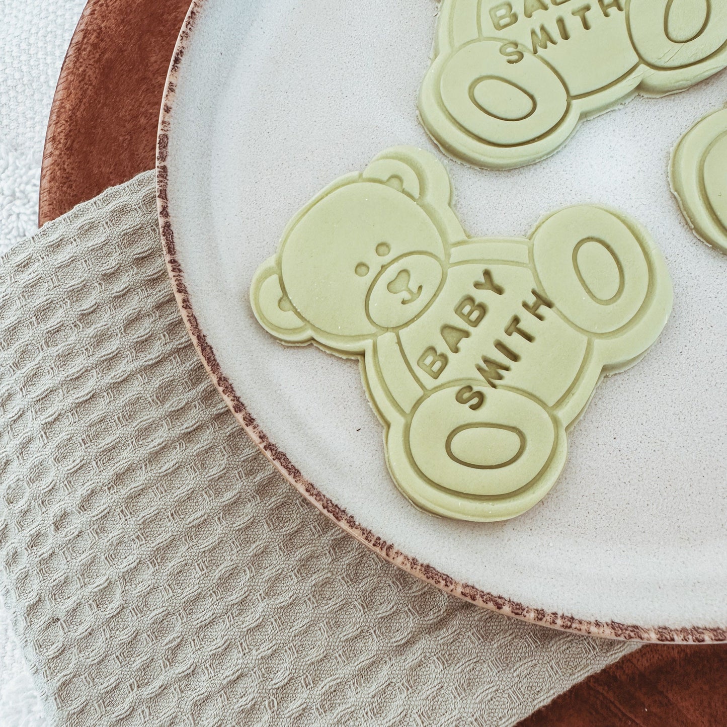 Baby Bear biscuits| we can Bearly wait| baby shower| personalised biscuits| Neutral baby shower| gender neutral shower