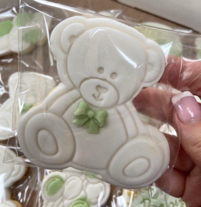 Baby Bear biscuits| we can Bearly wait| baby shower| personalised biscuits| Neutral baby shower| gender neutral shower