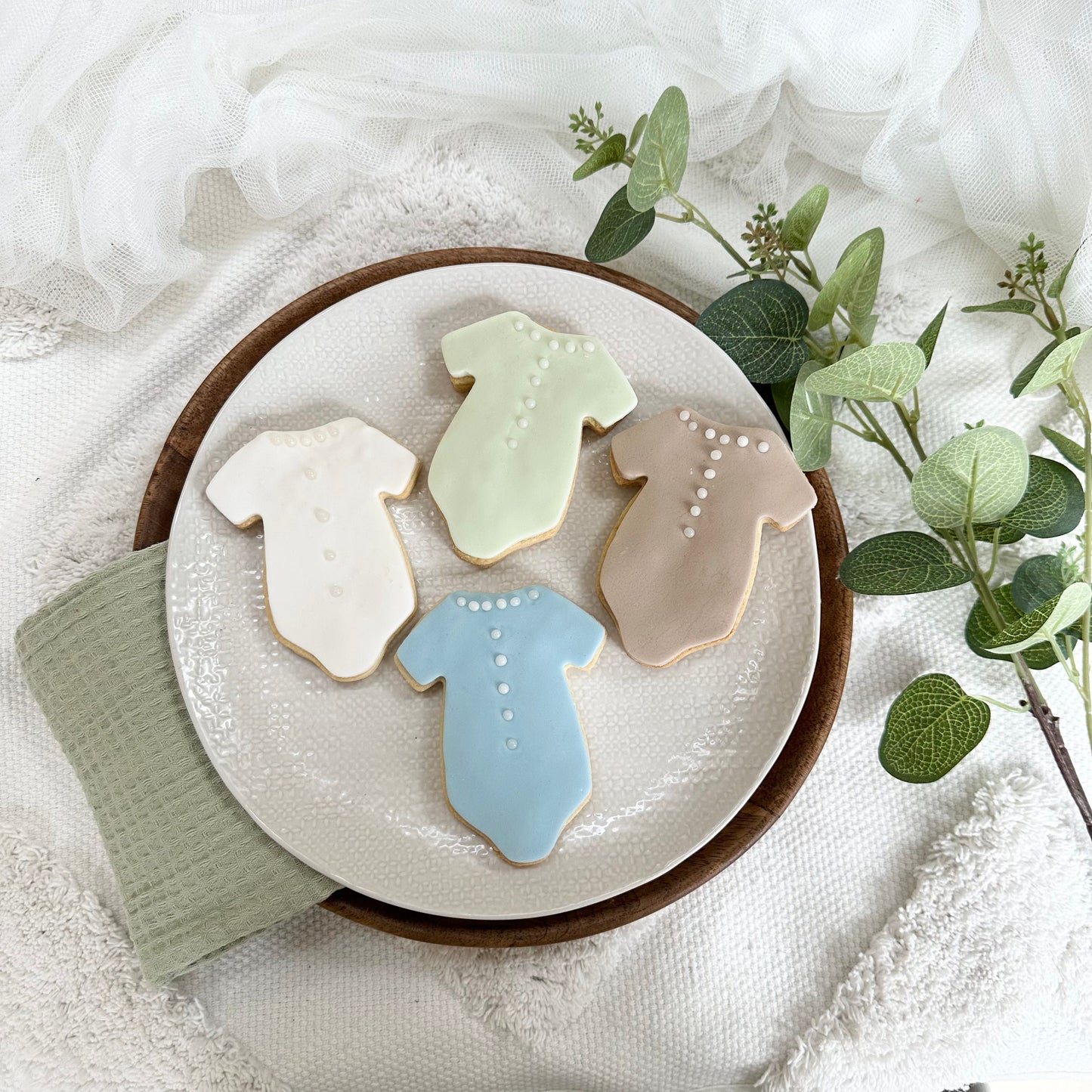 Baby Grow biscuits/ Gender Reveal biscuits / new baby biscuits / oh baby biscuits / pink and blue biscuit favours